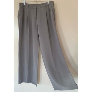 Eileen Fisher • M • 100% Silk Wide Leg Loose Front Pleat Trouser Pant